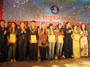 Hơn 200 SV nhận giải thưởng “Sao tháng Giêng”